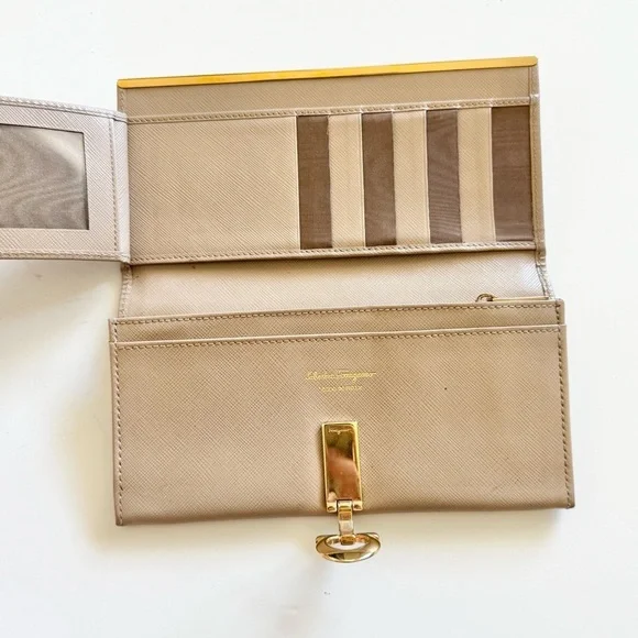 Salvatore Ferragamo Gancini Logo Beige Leather Long Continental Wallet - Picture 12 of 16